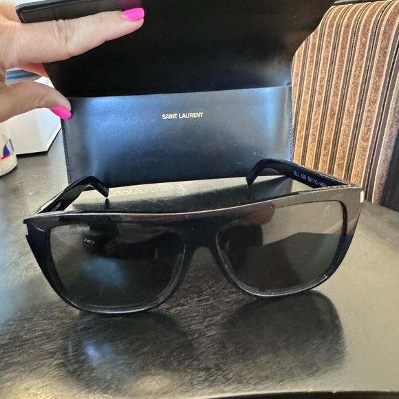 Yves Saint Laurent YSL sunglasses. Excellent condition! - Picture 3 of 5